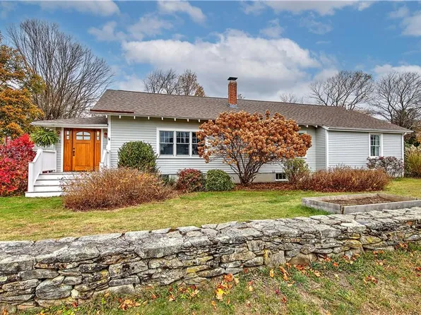 61 Mulberry Rd, Bristol, RI 02809