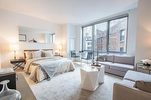 160 Madison Ave Photo 1