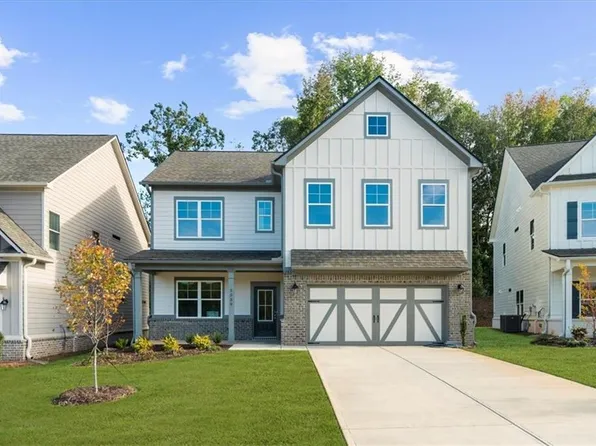 5559 Overview Dr, Flowery Branch, GA 30542