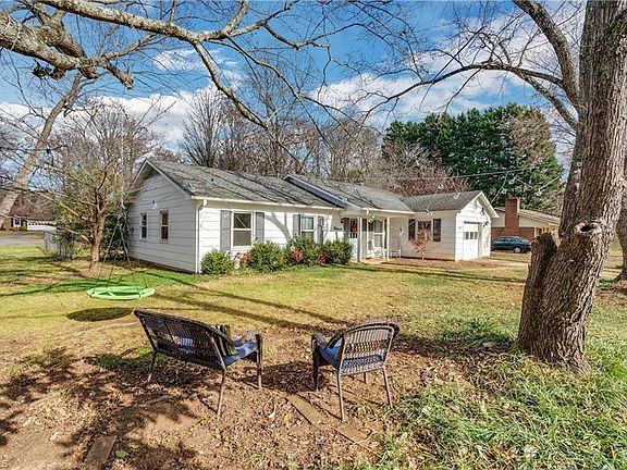 2nd image of 3006 Beaconwood Dr