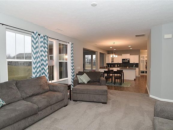 3rd image of 154 Balsam Dr