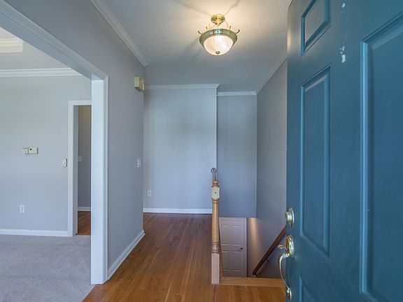 2nd image of 8204 Chateau Ln