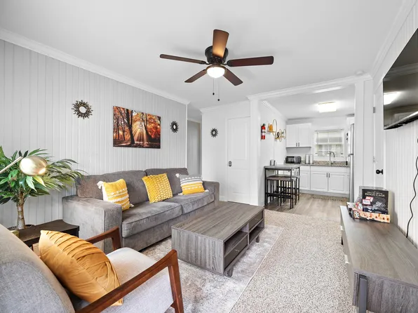 (undisclosed Address), Houston, TX 77004