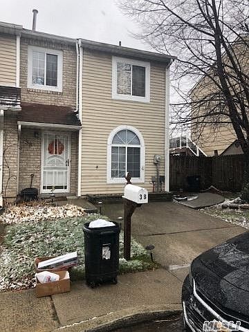 2nd image of 38 Eleanor Pl #38