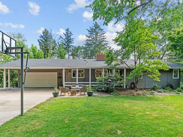 44 Robb Farm Rd, North Oaks, MN 55127