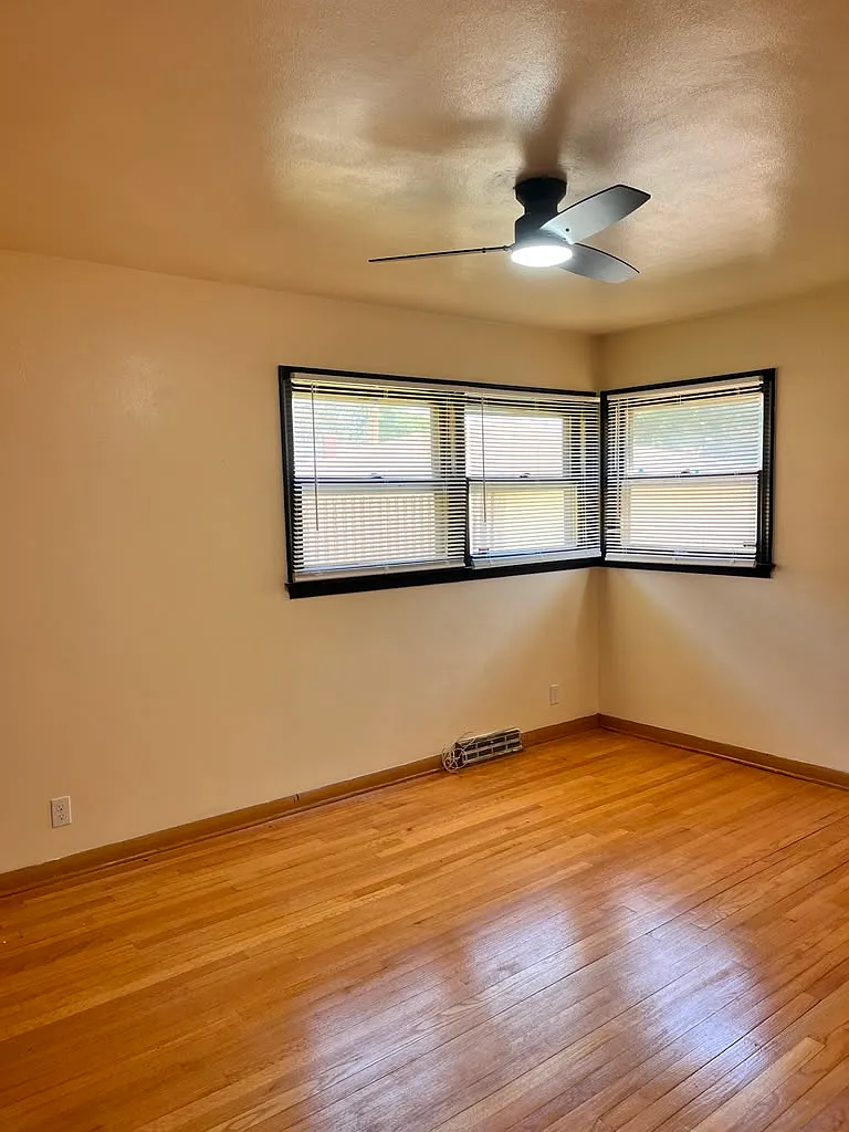 3 bed, 1500 sqft, $1,500 — Photo 2
