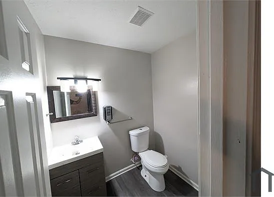 2 bed, 1190 sqft, $2,140 — Photo 4