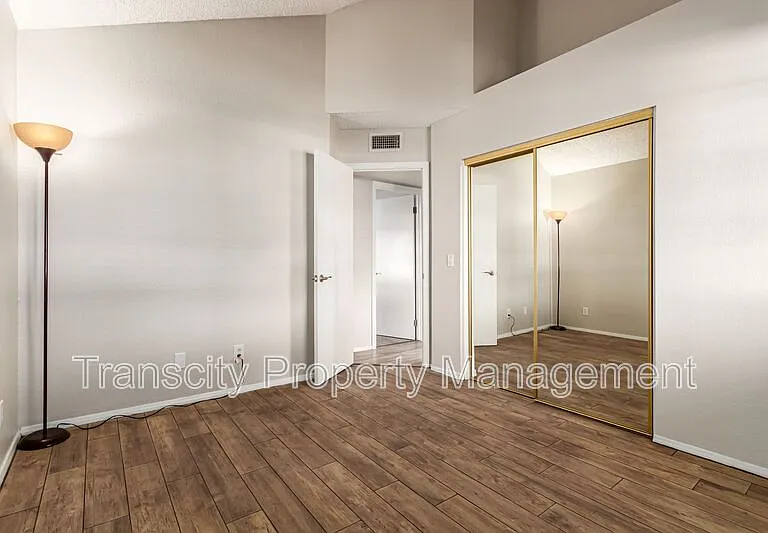2143 E Center Ln #2 — Photo 18