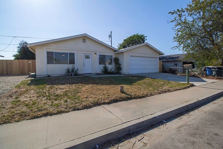 1st image of 520 Carmella Dr
