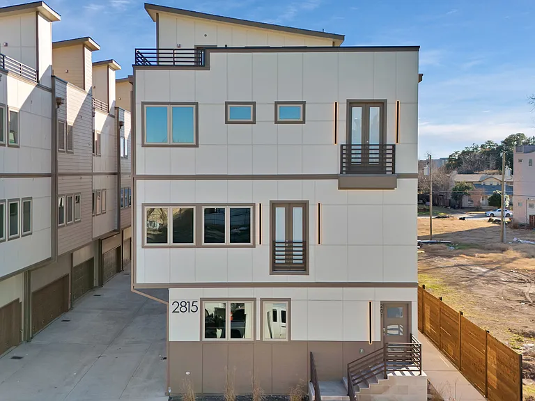 2815 Weisenberger St #201 — Photo 33