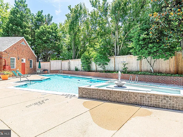 1718 W Abingdon Dr #202 — Photo 29