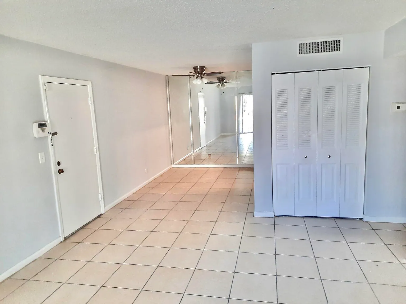 2 bed, 2.0 bath, 924 sqft, $1,850 — Photo 2