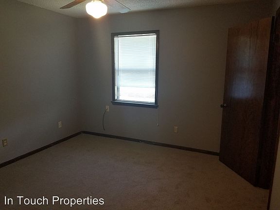 4th image of 410 Pinebrook Dr
