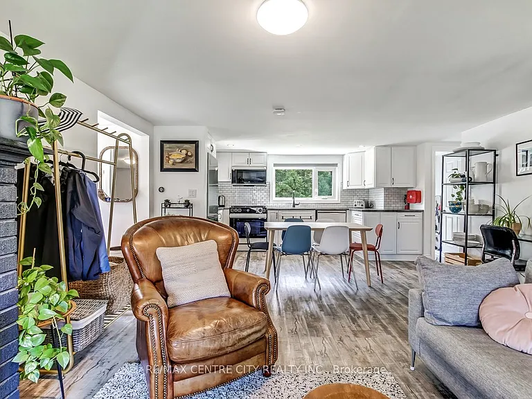 339 Catherine St — Photo 8