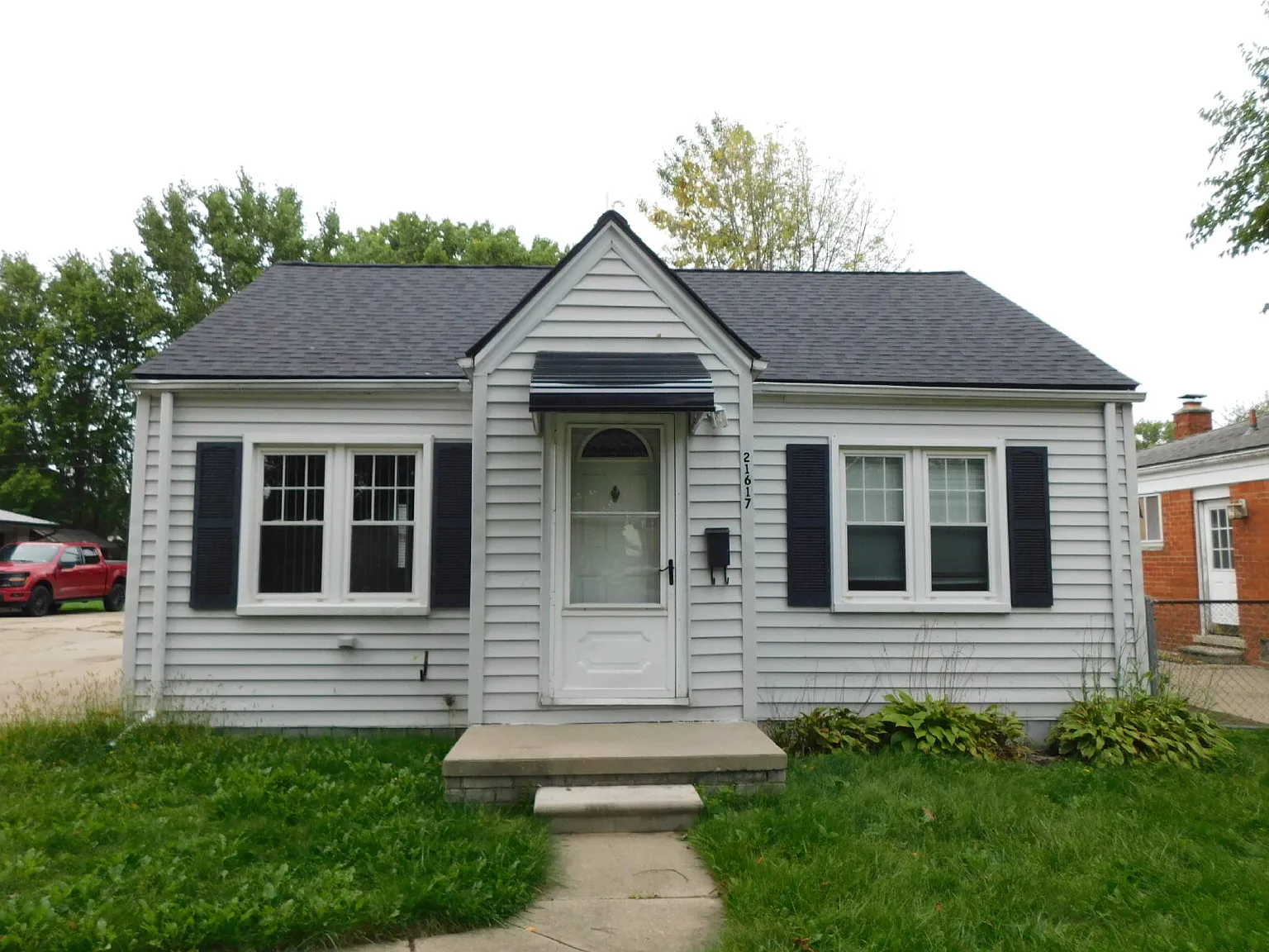 3 bed, 1.0 bath, 1000 sqft, $1,295 — Photo 1