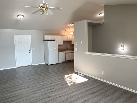 4th image of 101 13th St APT C