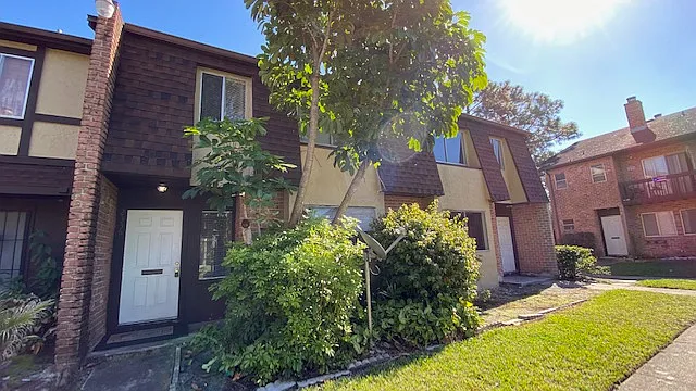 3 bed, 2.5 bath, 1405 sqft, $1,990 — Photo 1