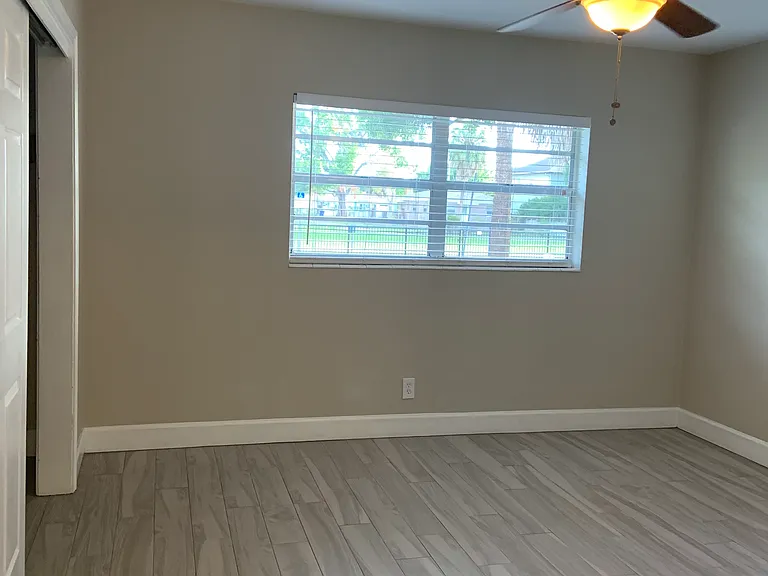 2424 W Cass St — Photo 10