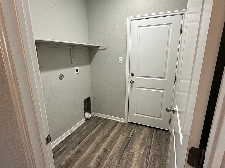 702 Arboredge Dr — Photo 4