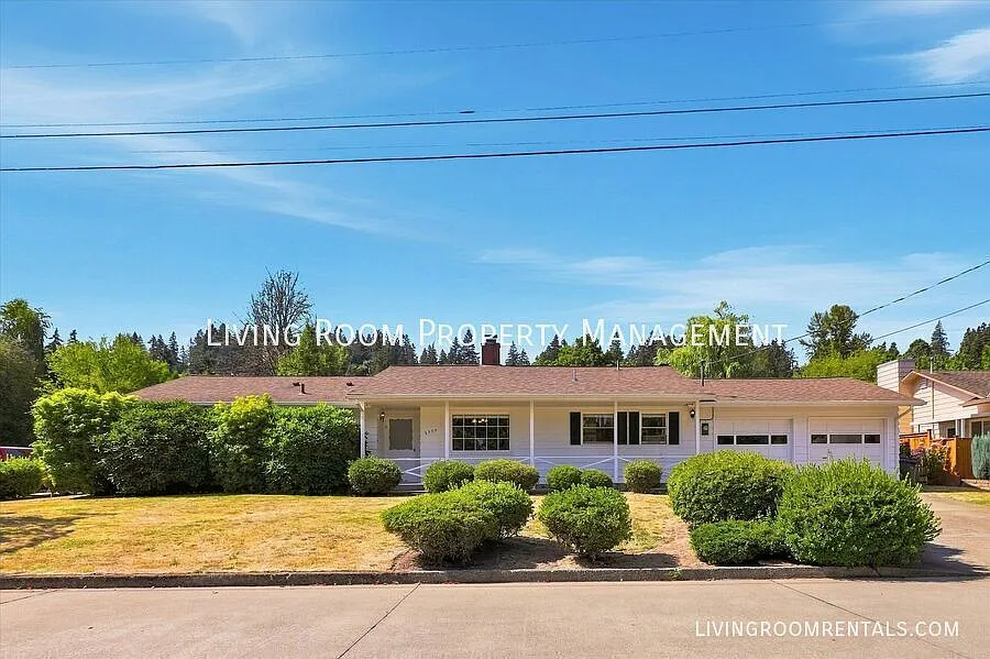 One-Level Living in the Heart of West Linn — Photo 1