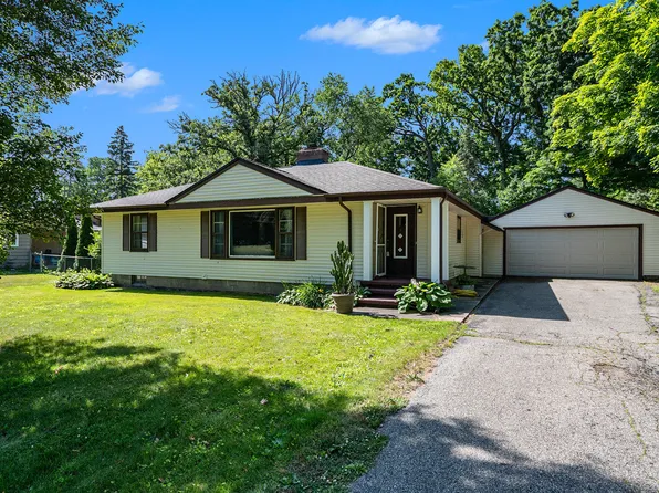 3923 Grand Prairie Rd, Kalamazoo, MI 49006