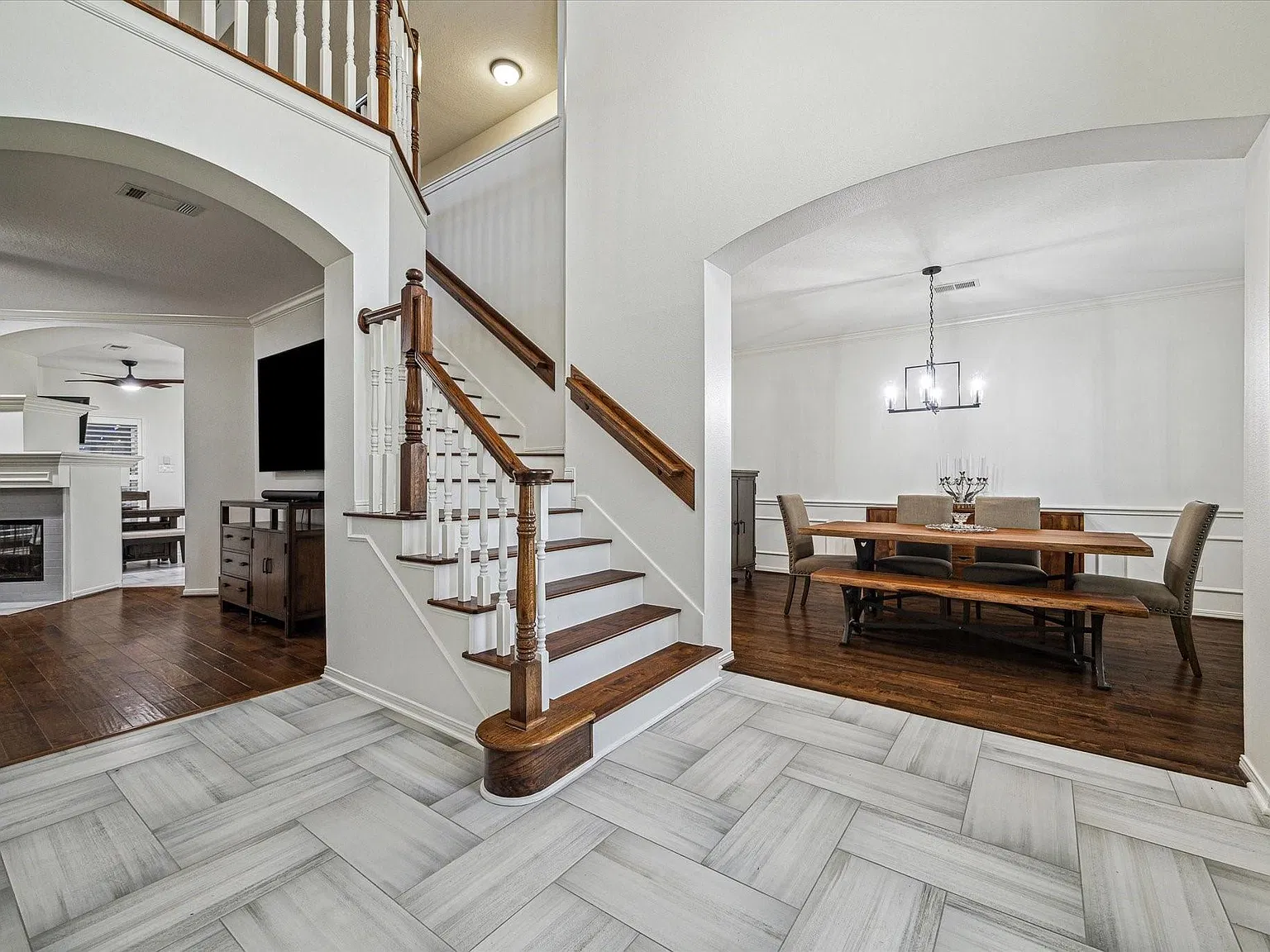 4 bed, 3.5 bath, 3261 sqft, $4,400 — Photo 3
