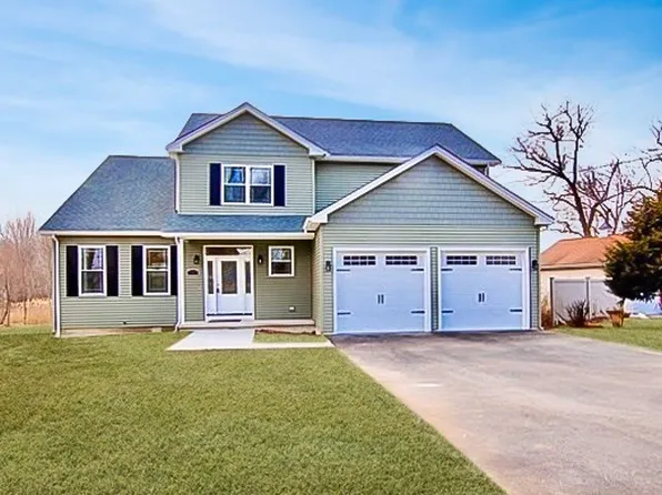 30 Leitch St, Springfield, MA 01109