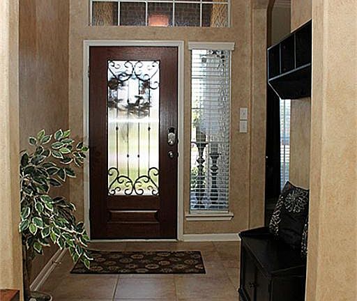 Light & bright Entry