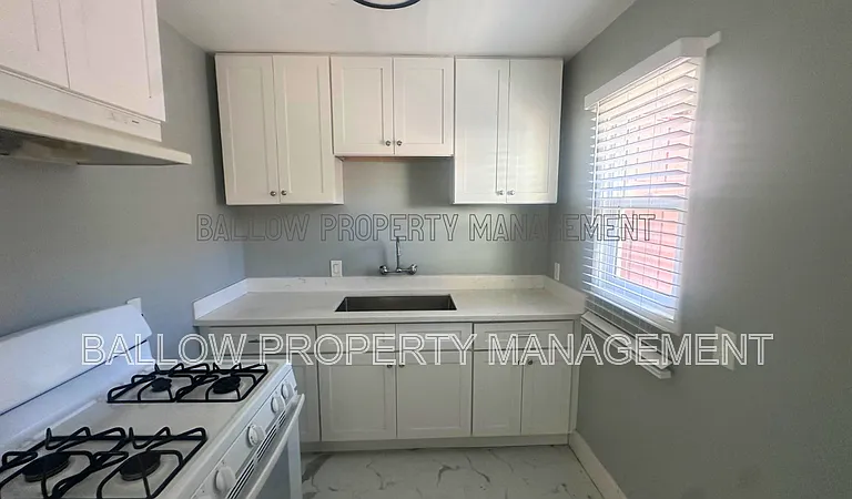 2141 E 16th St — Photo 5