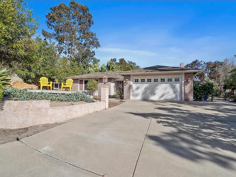 3111 Skyline Dr — Photo 2