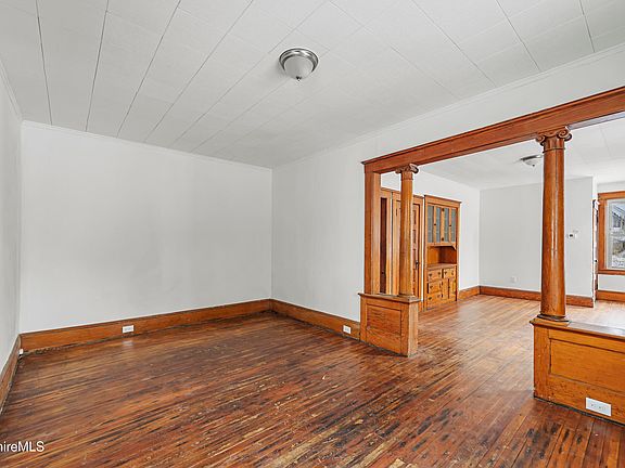 3rd image of 34 Daniels Ave