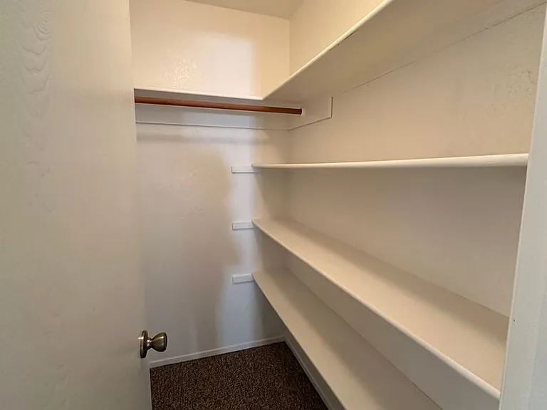 312 N Riverside Dr — Photo 12