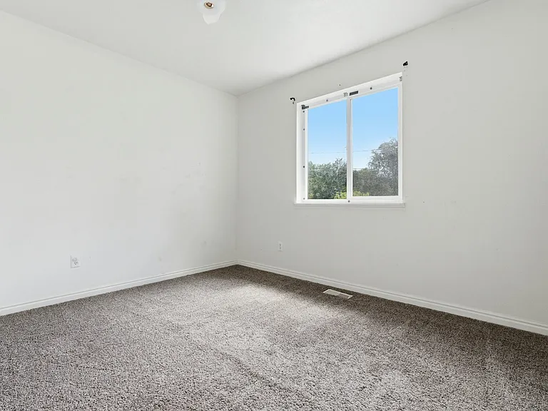 154 N 800 E — Photo 9