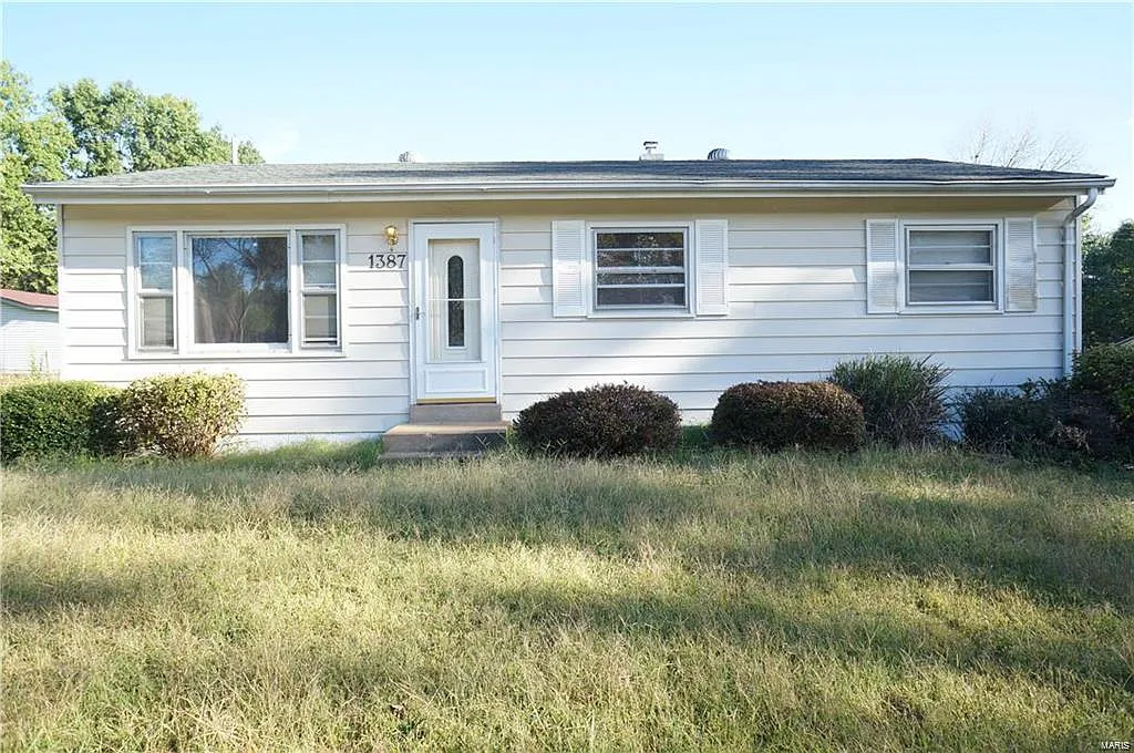 1387 Fairmeadows Ln photo 1