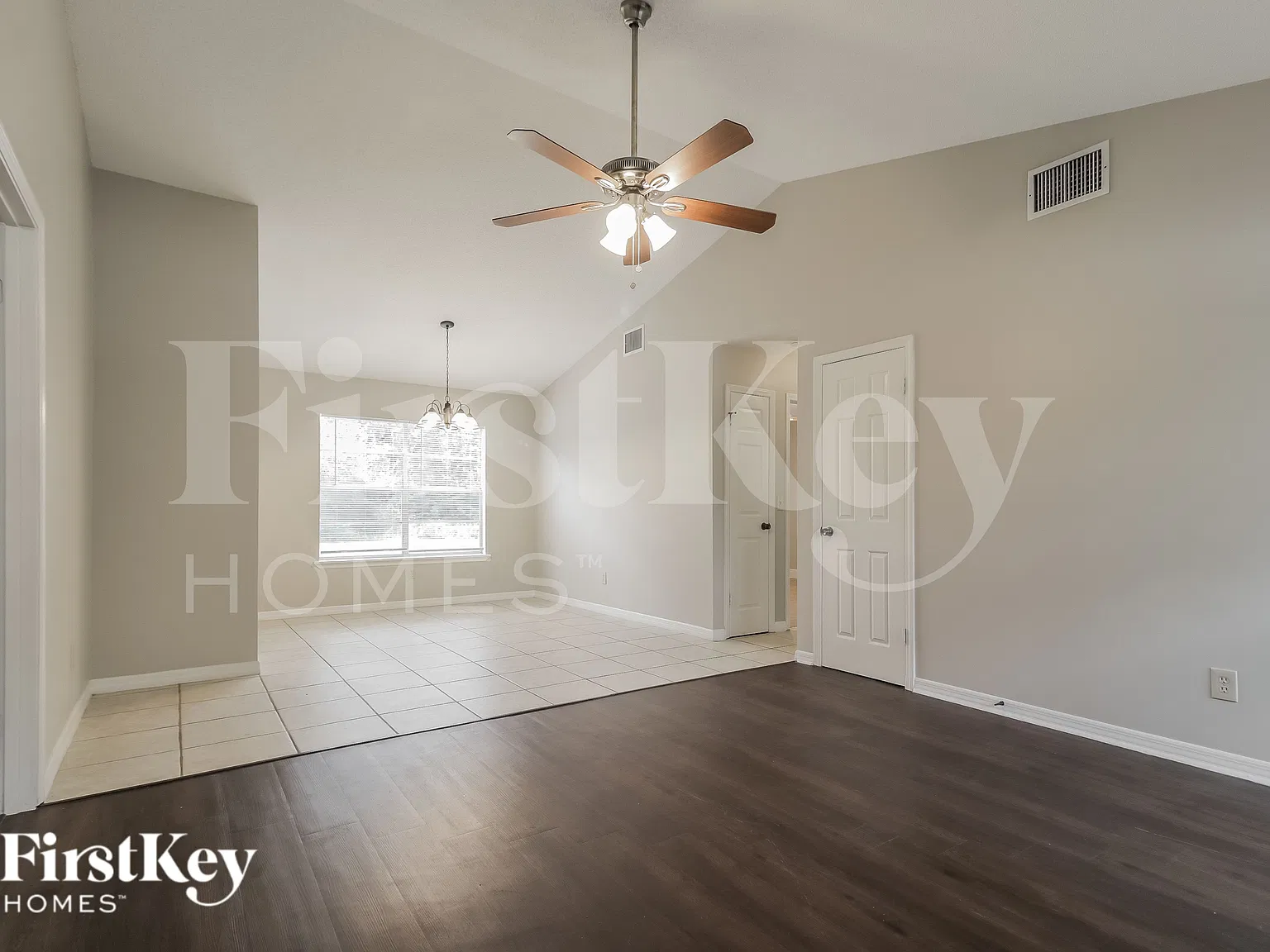 3 bed, 2.0 bath, 1026 sqft, $1,820 — Photo 2