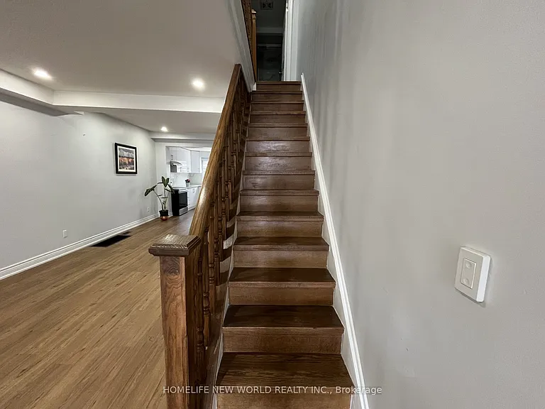 19 Britannia Ave — Photo 25