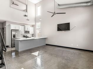 615 Lyndon Lofts Ct, Lyndon, KY 40222