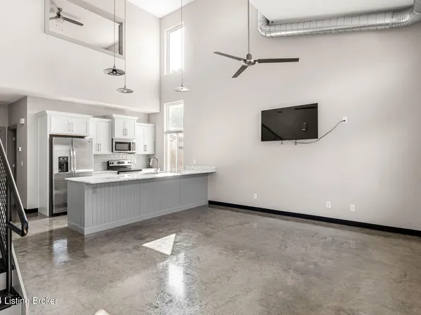 615 Lyndon Lofts Ct, Lyndon, KY 40222
