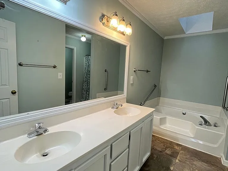 816 Market Pl — Photo 31