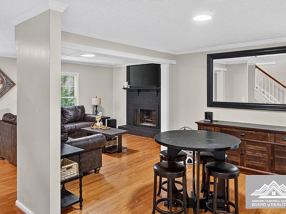 2nd image of 180 Gardenia Way