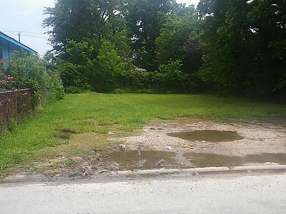 3rd image of 1126 Luzon St