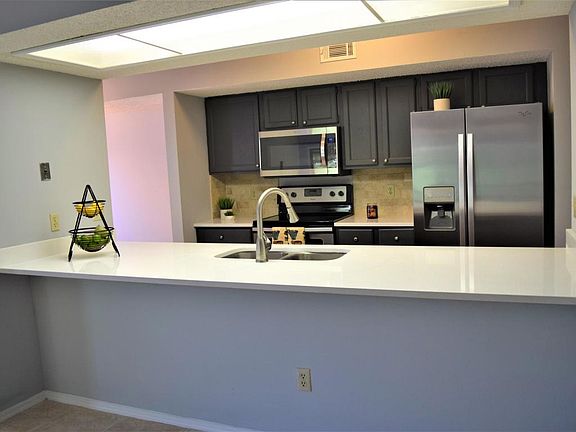 3rd image of 587 Arthur Middleton Cir