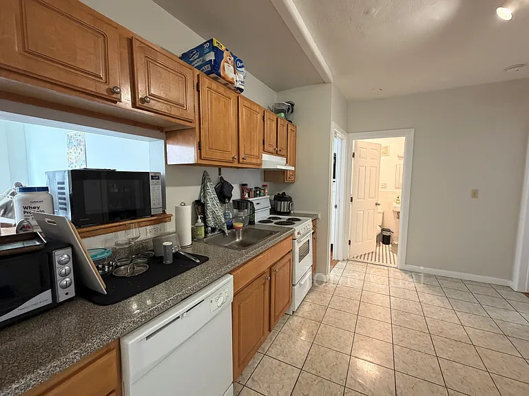3 Sutherland Rd #4 — Photo 10