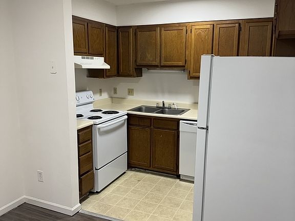 5th image of 1004 Camel Heights Dr #1004