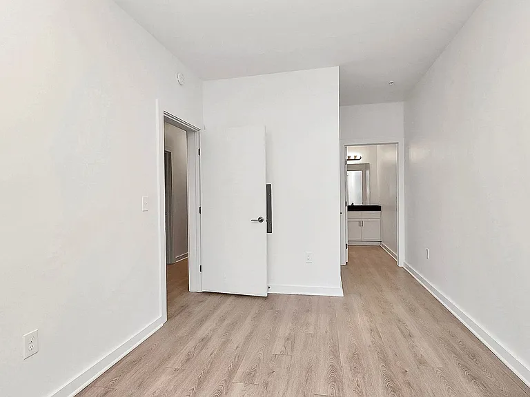 Millhouse — Photo 61
