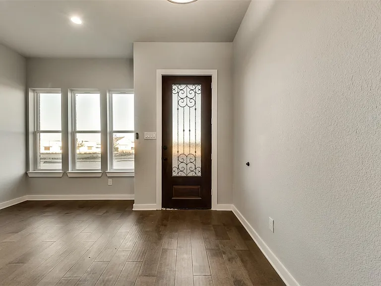 5827 Rivendell Dr — Photo 5