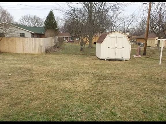 3rd image of 805 Hile Ln