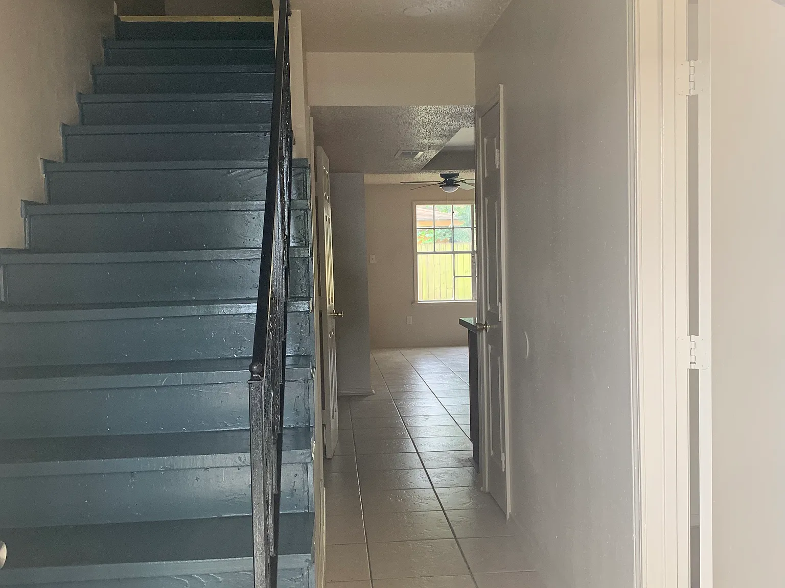 3 bed, 2.5 bath, 1404 sqft, $1,475 — Photo 2
