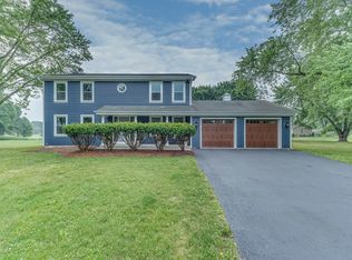 12 Winding Branch Rd, Hawthorn Woods, IL 60047