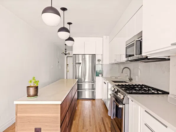 221 Mcdonald Avenue image 1 of 7